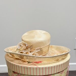 Chic Cream Floral Women's Hat
